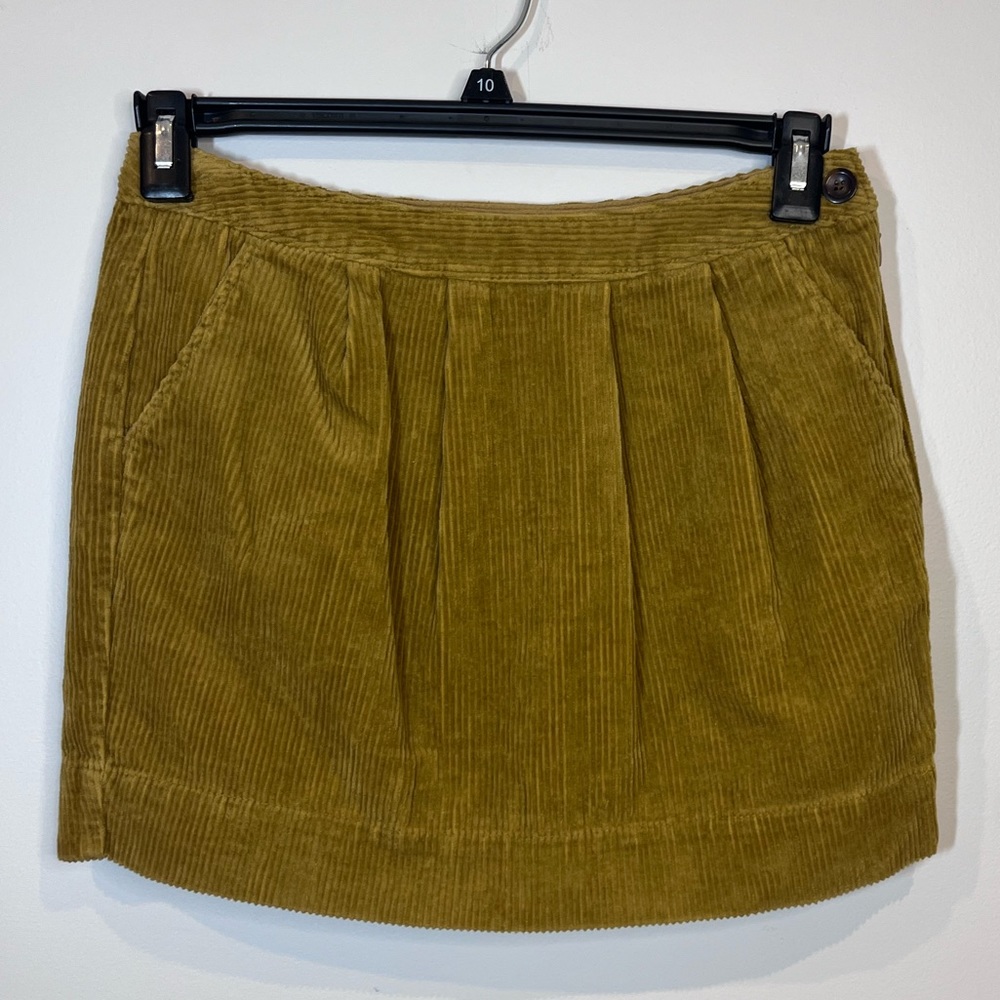 Old navy corduroy women’s A line mini skirt size 2 good condition 100% Cotten